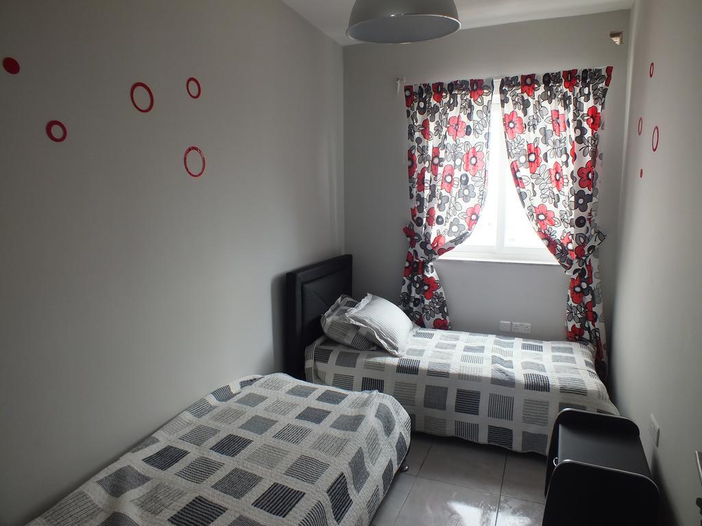 Penthouse Next To The Beach Marsaskala Bagian luar foto